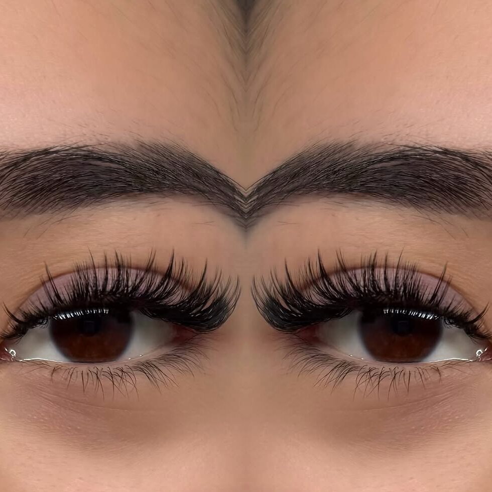 A lash set by Kenia